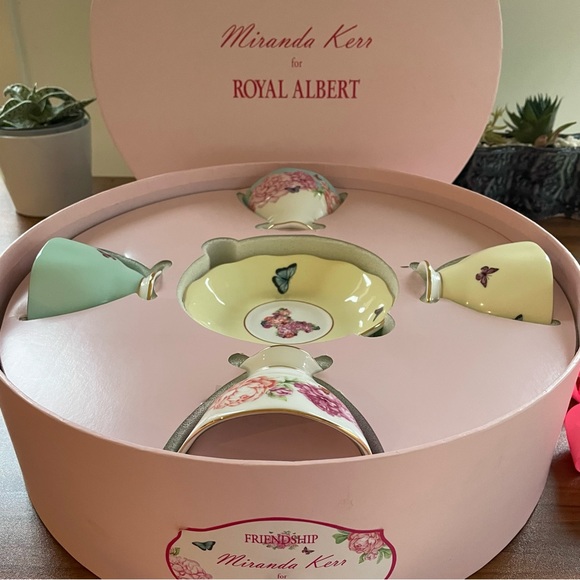 HOST PICK⭐️Royal Albert Miranda Kerr Teacup & Saucer Set 💖 Fine Bone China NIB - Picture 6 of 16